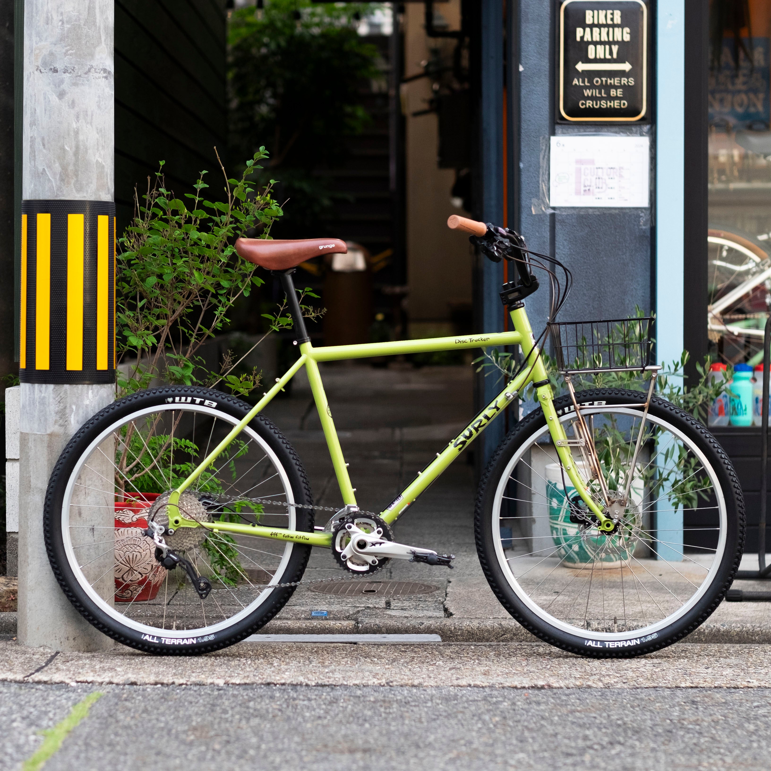 SURLY Disc Trucker Complete Bike