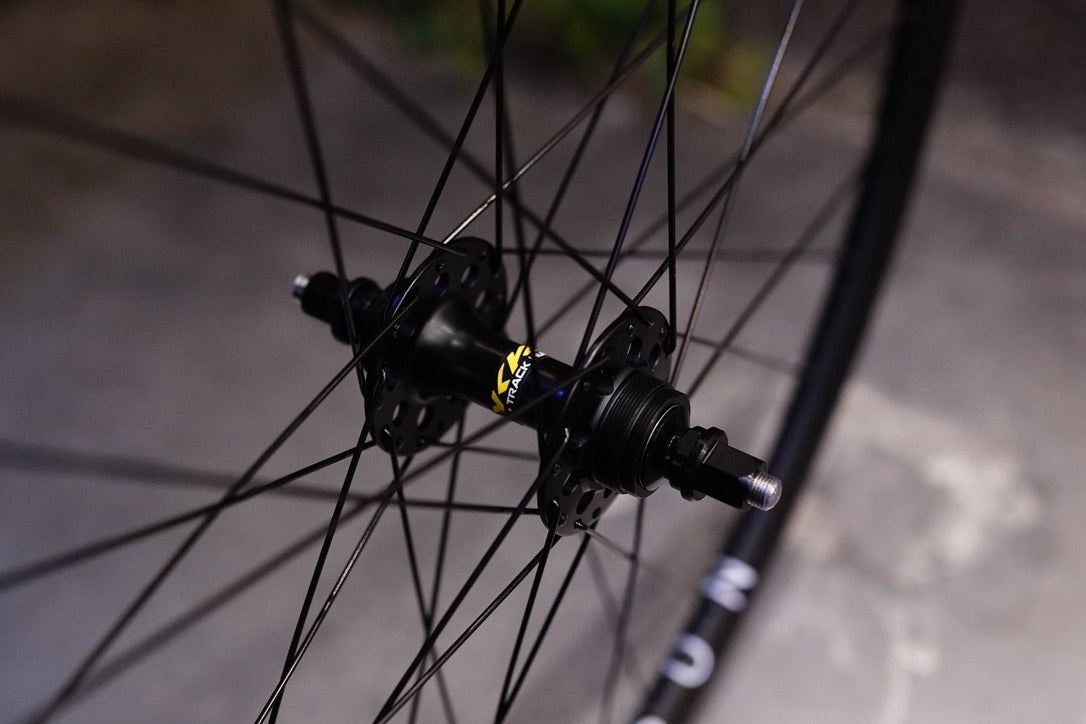 H PLUS SON AT-25 × BROTURES TRACK HUB