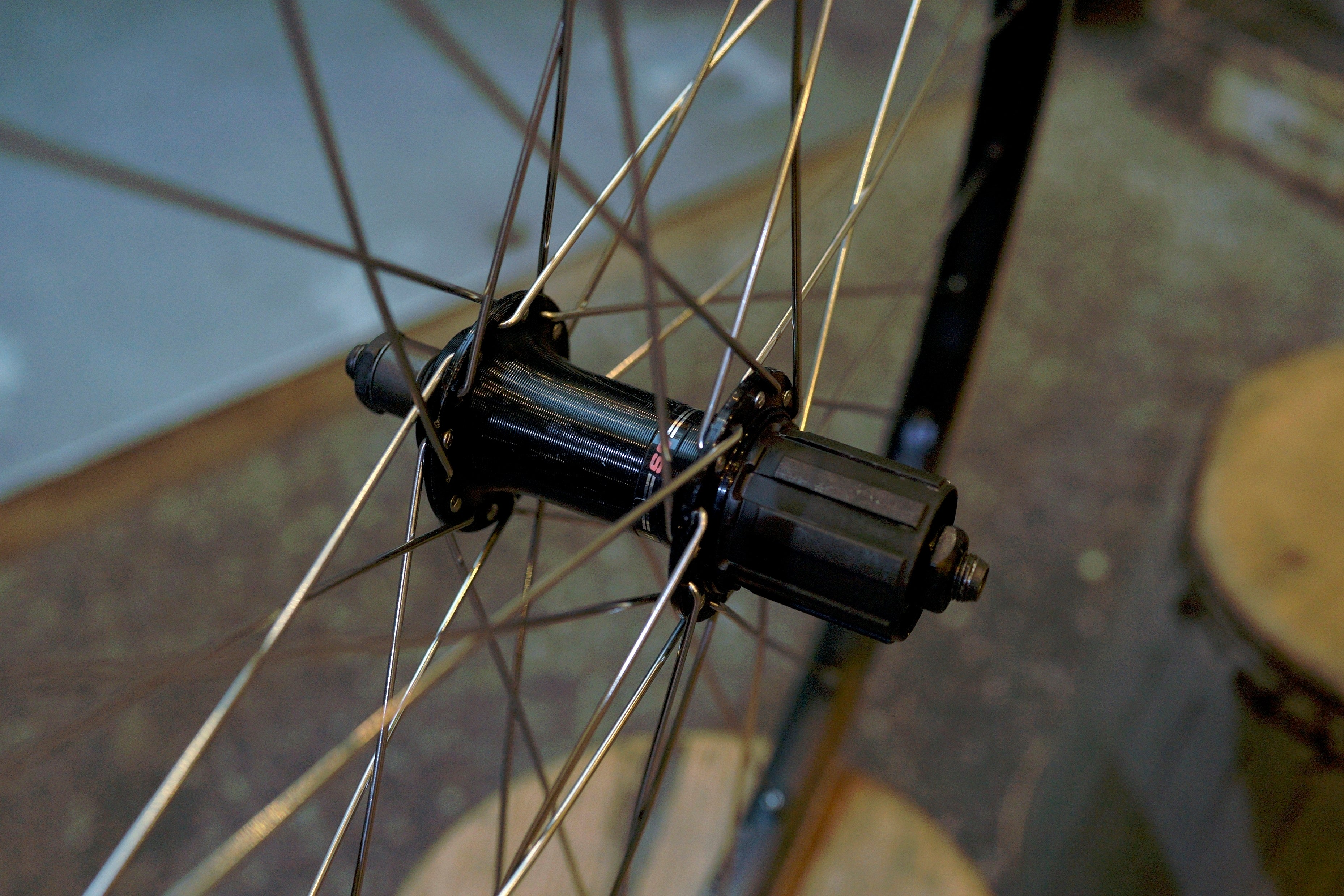 GORILLA SPUN Build Wheel SHIMANO Hub x ALEX RIM DM18