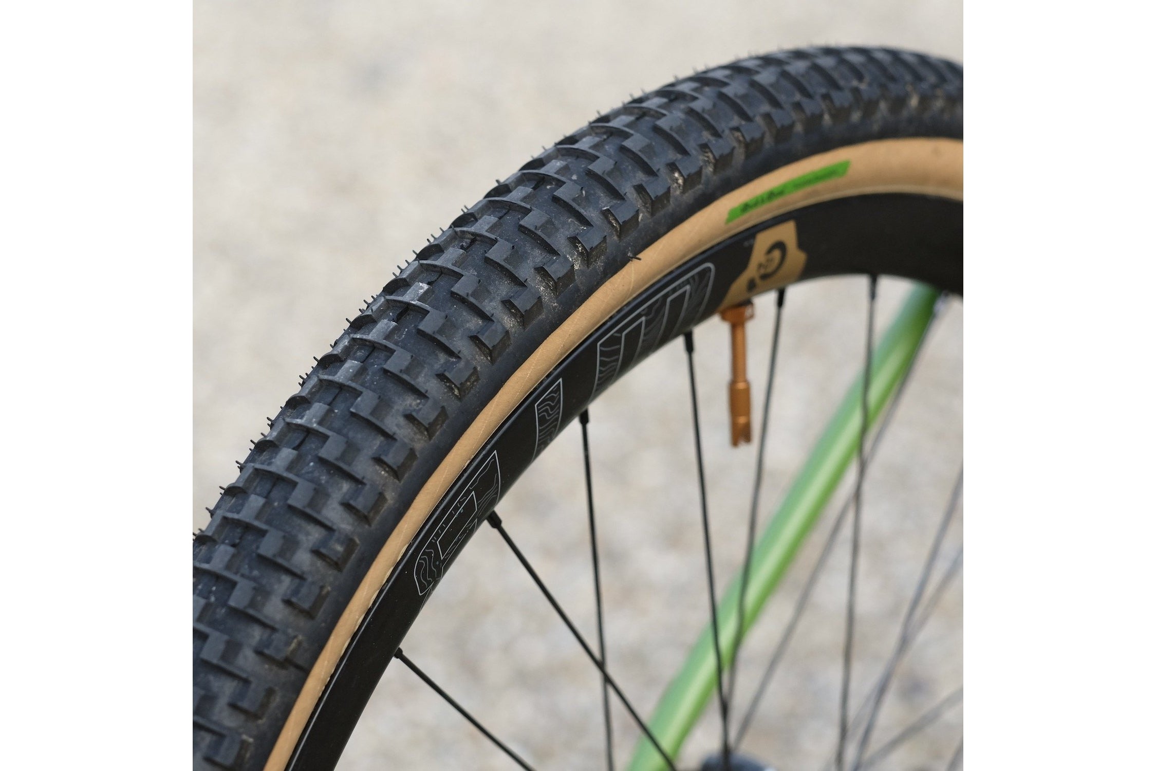BRUCE GORDON Rock'n Road Tire
